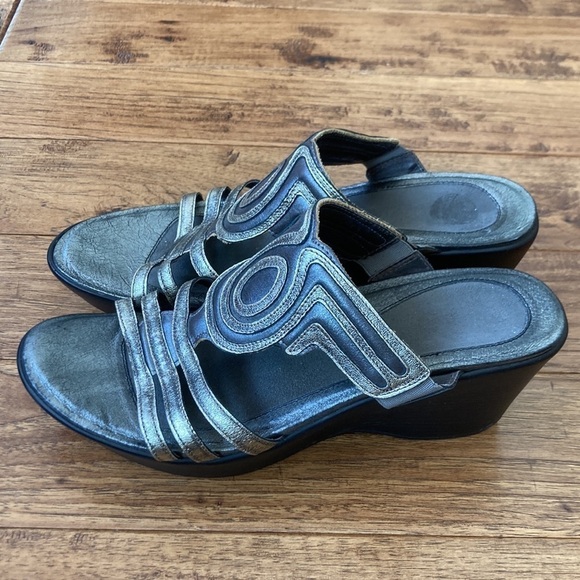 Naot Metallic Pewter Platform Wedge Slide Sandals Comfort Size 41 - Picture 6 of 11